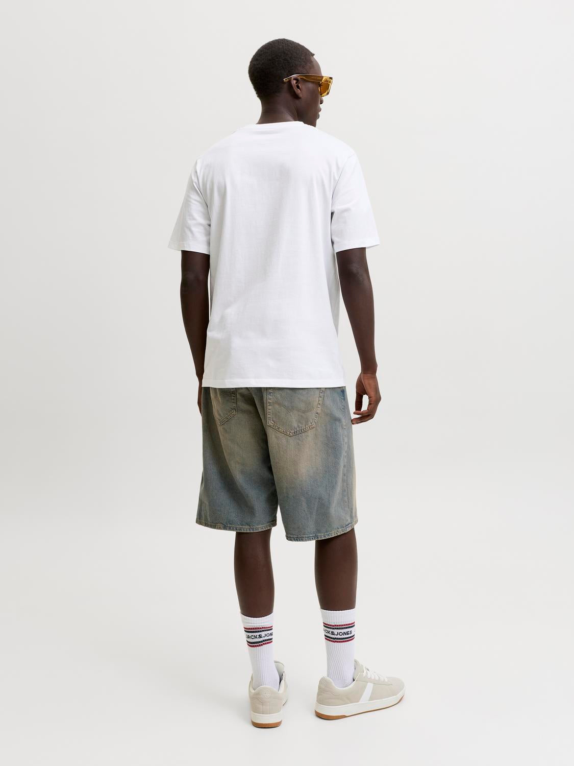 model_shot-back